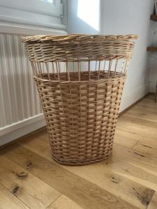 Wicker storage basket with Lid