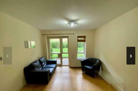 2 bedroom flat in Nightingale House, London