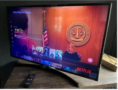 LG 43" SMART TV FULL HD (43UK6400PLF) - Exceptional Condition - New wall mount included