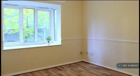 2 bedroom flat in Keswick Court, London, SE13 (2 bed) (#)