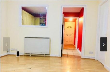 2 BEDROOM FLAT E6 EAST HAM BARKING ROAD LONDON