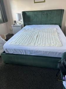 Kingsize Bed Frame with Mattress