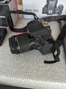CANNON 750D