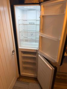 FRIDGEMASTER FRIDGE FREEZER