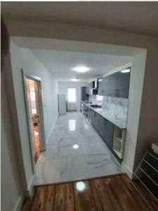 6 bedroom house in Greenford