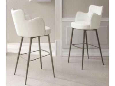 Get An Aesthetic Vibe With Designer Bar Stools