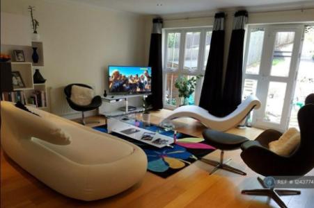 3 bedroom house in Grove Wood Close, Bromley, BR1 (3 bed) (#)