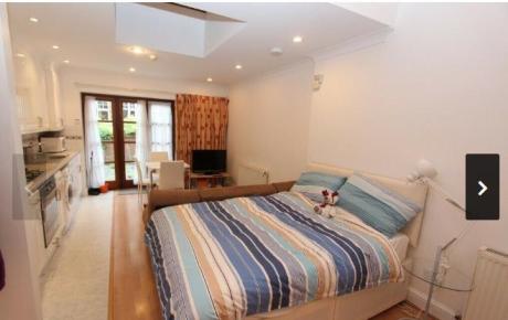 HR3 - Bright Quiet STUDIO FLAT with Private Garden, Kitchenette & Shower-Room in Belsize Park, NW3
