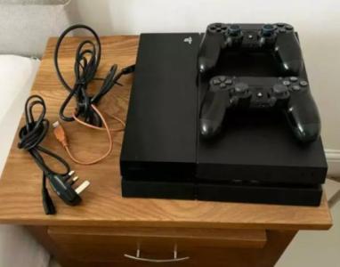 PS4 500GB WITH 2 CONTROLLERS,ALL CABLES, EXCELLENT CONDITION FULL WORKING ORDER,NO OFFER,CAN DELIVER