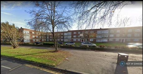 1 bedroom flat in Longbridge Road, Barking, IG11 (1 bed) (#)