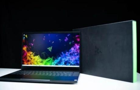 Razer blade 15" IH, 16GB, RTX 2060 +free gaming accessories