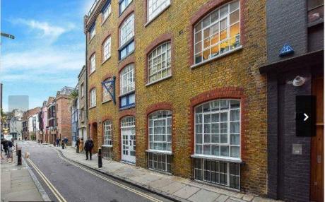 5 bedroom flat in 23 Middle st, London, EC1A