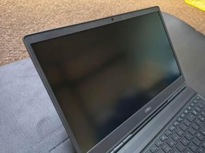 Dell Precision 7560 Laptop